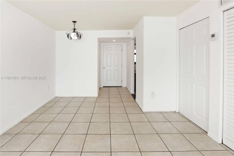 Condominio en alquiler en Miami Beach, Florida, 1 dormitorio, 62.52 m2 № 1975874 - foto 10