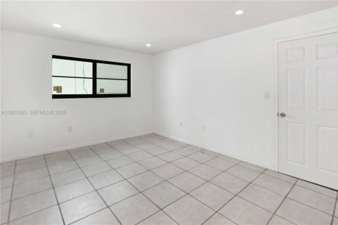Condominio en alquiler en Miami Beach, Florida, 1 dormitorio, 62.52 m2 № 1975874 - foto 21
