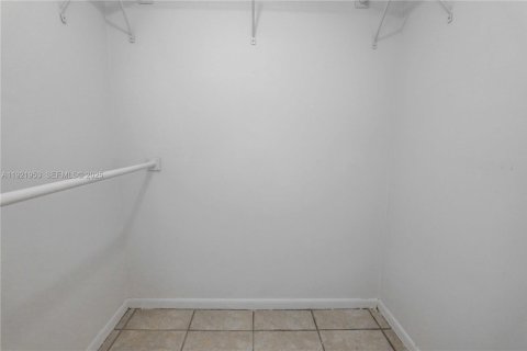 Condominio en alquiler en Miami Beach, Florida, 1 dormitorio, 62.52 m2 № 1975874 - foto 24