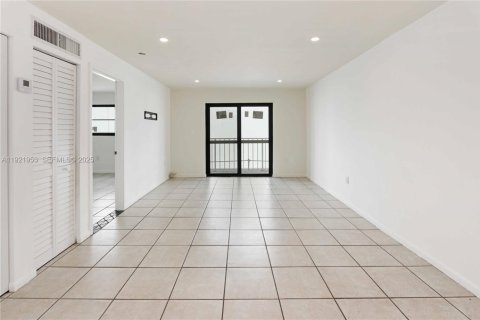 Condominio en alquiler en Miami Beach, Florida, 1 dormitorio, 62.52 m2 № 1975874 - foto 3