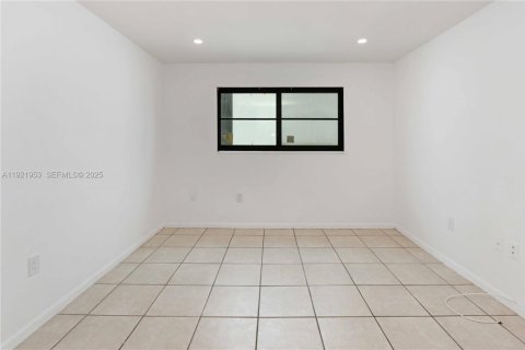 Condominio en alquiler en Miami Beach, Florida, 1 dormitorio, 62.52 m2 № 1975874 - foto 22