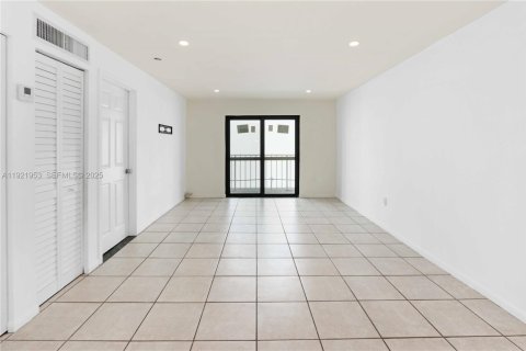 Condominio en alquiler en Miami Beach, Florida, 1 dormitorio, 62.52 m2 № 1975874 - foto 11