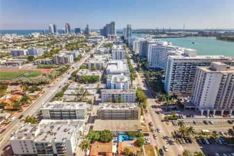 Condominio en alquiler en Miami Beach, Florida, 1 dormitorio, 62.52 m2 № 1975874 - foto 1