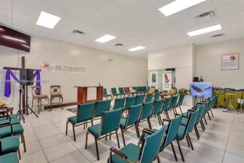 Купить коммерческую недвижимость в Майами, Флорида № 2038162 - фото 10