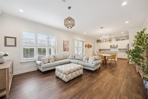 Townhouse in LAKESHORE in Winter Garden, Florida 5 bedrooms, 294.87 sq.m. № 2097902 - photo 13