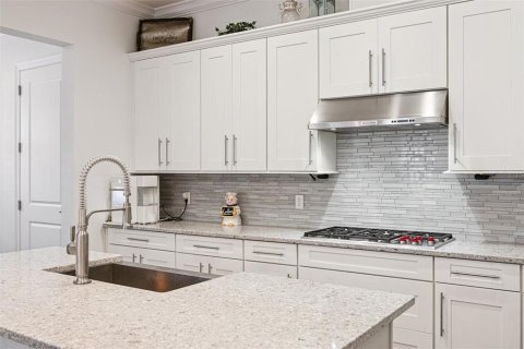 Townhouse in LAKESHORE in Winter Garden, Florida 5 bedrooms, 294.87 sq.m. № 2097902 - photo 18