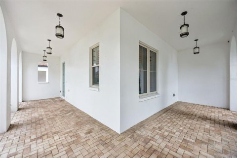 Townhouse in LAKESHORE in Winter Garden, Florida 5 bedrooms, 294.87 sq.m. № 2097902 - photo 7