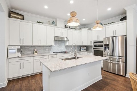 Townhouse in LAKESHORE in Winter Garden, Florida 5 bedrooms, 294.87 sq.m. № 2097902 - photo 20