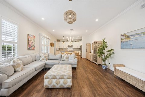 Townhouse in LAKESHORE in Winter Garden, Florida 5 bedrooms, 294.87 sq.m. № 2097902 - photo 12