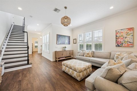 Townhouse in LAKESHORE in Winter Garden, Florida 5 bedrooms, 294.87 sq.m. № 2097902 - photo 14