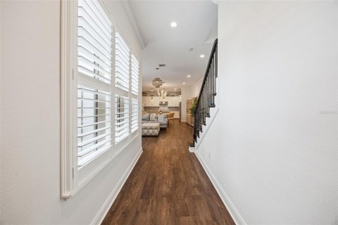Townhouse in LAKESHORE in Winter Garden, Florida 5 bedrooms, 294.87 sq.m. № 2097902 - photo 10
