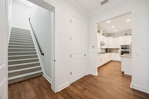 Townhouse in LAKESHORE in Winter Garden, Florida 5 bedrooms, 294.87 sq.m. № 2097902 - photo 25