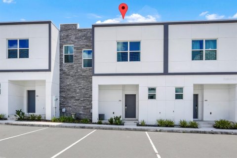 Townhouse in Davenport, Florida 5 bedrooms, 187.66 sq.m. № 1735354 - photo 1