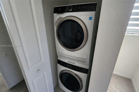 Купить виллу или дом в Хомстед, Флорида 3 спальни, 123.37м2, № 2022753 - фото 13