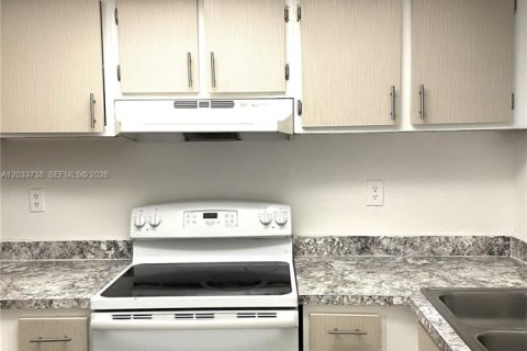 Copropriété à louer à Miami, Floride: 1 chambre, 73.95 m2 № 2154600 - photo 3