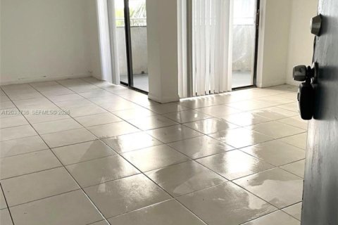 Copropriété à louer à Miami, Floride: 1 chambre, 73.95 m2 № 2154600 - photo 2