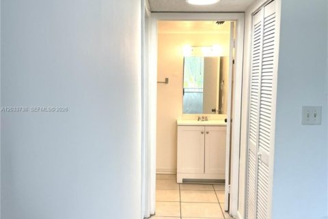Copropriété à louer à Miami, Floride: 1 chambre, 73.95 m2 № 2154600 - photo 6