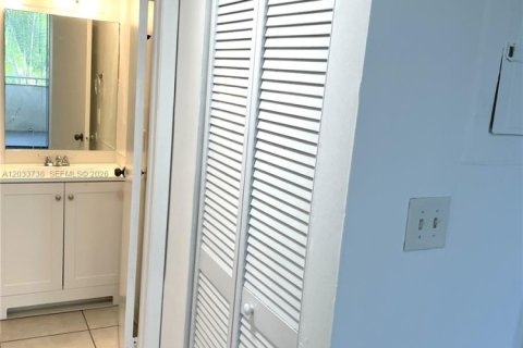 Copropriété à louer à Miami, Floride: 1 chambre, 73.95 m2 № 2154600 - photo 5