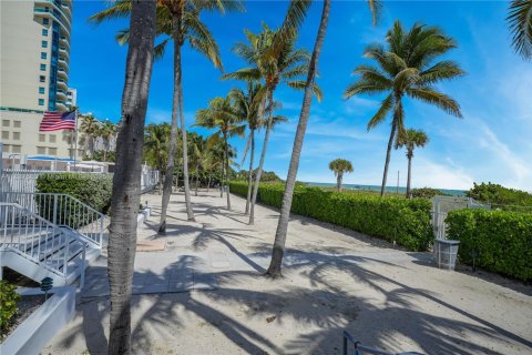 Condominio en venta en Miami Beach, Florida, 1 dormitorio, 89.56 m2 № 1849210 - foto 19