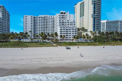 Condominio en venta en Miami Beach, Florida, 1 dormitorio, 89.56 m2 № 1849210 - foto 17