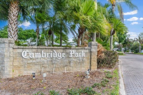 House in Vero Beach, Florida 2 bedrooms, 153.2 sq.m. № 2083313 - photo 27