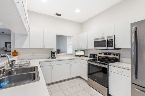 House in Vero Beach, Florida 2 bedrooms, 153.2 sq.m. № 2083313 - photo 7