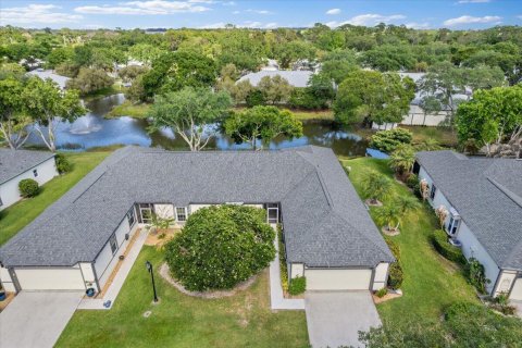 House in Vero Beach, Florida 2 bedrooms, 153.2 sq.m. № 2083313 - photo 29