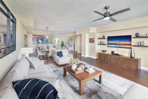 Condo in Daytona Beach, Florida, 3 bedrooms № 2206277 - photo 12