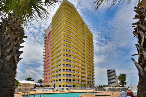 Condo in Daytona Beach, Florida, 3 bedrooms  № 2206277