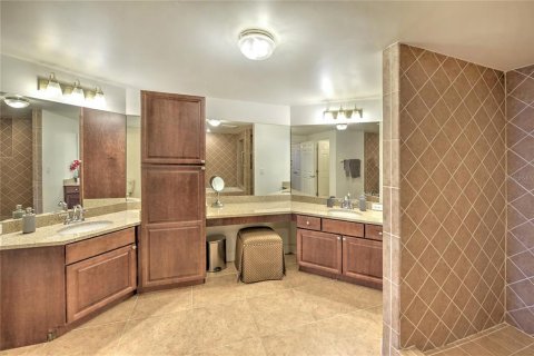 Condo in Daytona Beach, Florida, 3 bedrooms № 2206277 - photo 25