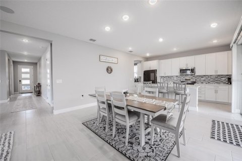 House in Davenport, Florida 4 bedrooms, 288.55 sq.m. № 1816936 - photo 8