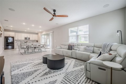House in Davenport, Florida 4 bedrooms, 288.55 sq.m. № 1816936 - photo 12