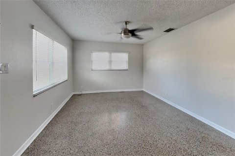 Villa ou maison à louer à Tampa, Floride: 3 chambres, 142.7 m2 № 2396486 - photo 2