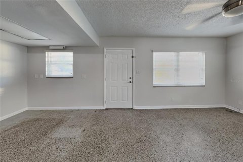 Villa ou maison à louer à Tampa, Floride: 3 chambres, 142.7 m2 № 2396486 - photo 3