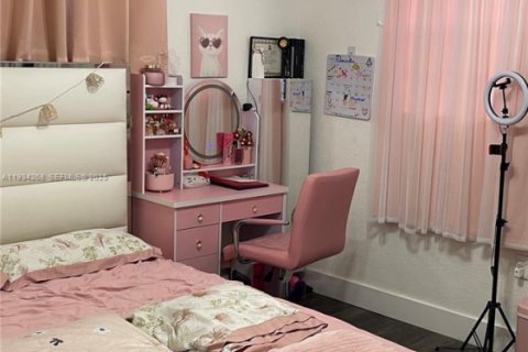 Casa en venta en Miami Gardens, Florida, 3 dormitorios, 155.15 m2 № 1993756 - foto 13