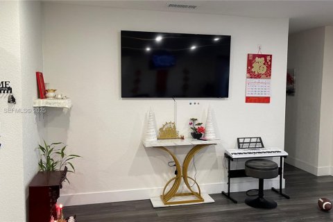 Casa en venta en Miami Gardens, Florida, 3 dormitorios, 155.15 m2 № 1993756 - foto 7