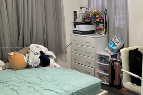 Casa en venta en Miami Gardens, Florida, 3 dormitorios, 155.15 m2 № 1993756 - foto 12