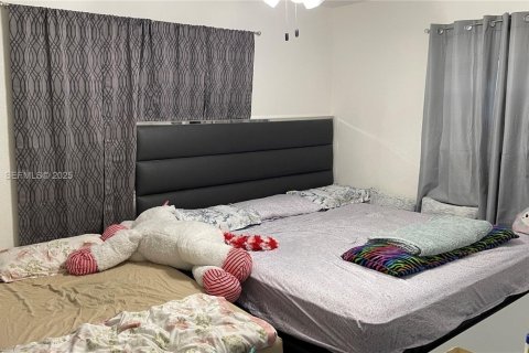 Casa en venta en Miami Gardens, Florida, 3 dormitorios, 155.15 m2 № 1993756 - foto 14