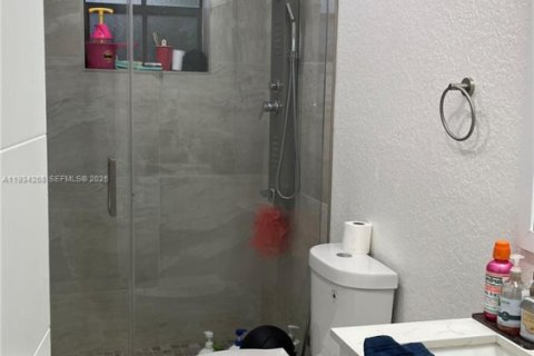 Casa en venta en Miami Gardens, Florida, 3 dormitorios, 155.15 m2 № 1993756 - foto 16