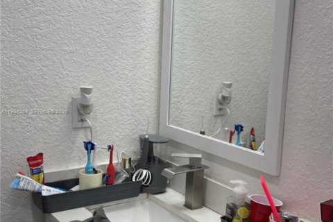 Casa en venta en Miami Gardens, Florida, 3 dormitorios, 155.15 m2 № 1993756 - foto 17