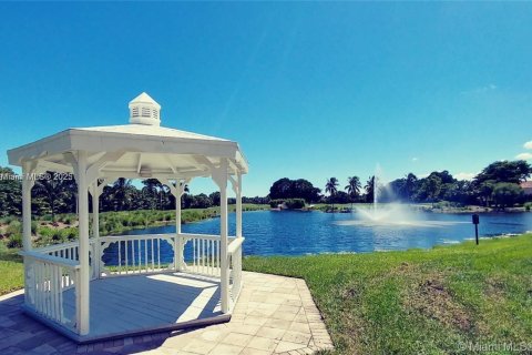 Touwnhouse à louer à Doral, Floride: 3 chambres, 176.33 m2 № 1933036 - photo 13