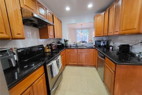 Touwnhouse à louer à Doral, Floride: 3 chambres, 176.33 m2 № 1933036 - photo 3