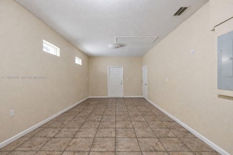 Casa en venta en Miami, Florida, 6 dormitorios, 478.54 m2 № 2186075 - foto 29
