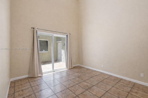 Casa en venta en Miami, Florida, 6 dormitorios, 478.54 m2 № 2186075 - foto 30