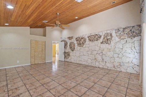 Casa en venta en Miami, Florida, 6 dormitorios, 478.54 m2 № 2186075 - foto 23