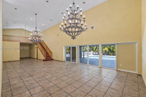 Casa en venta en Miami, Florida, 6 dormitorios, 478.54 m2 № 2186075 - foto 16
