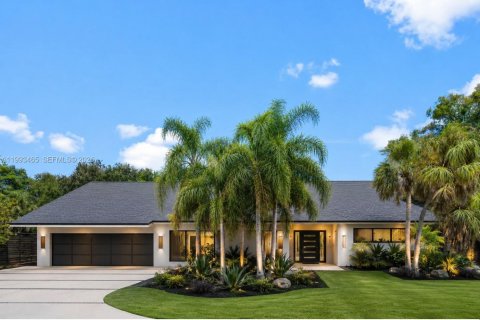 House in Miami, Florida 6 bedrooms, 478.54 sq.m. № 2186075