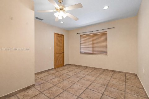 Casa en venta en Miami, Florida, 6 dormitorios, 478.54 m2 № 2186075 - foto 28
