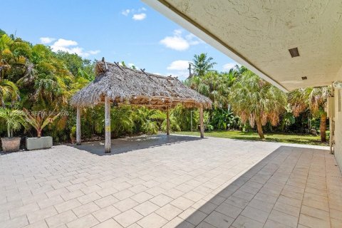 Casa en venta en Miami, Florida, 6 dormitorios, 478.54 m2 № 2186075 - foto 9