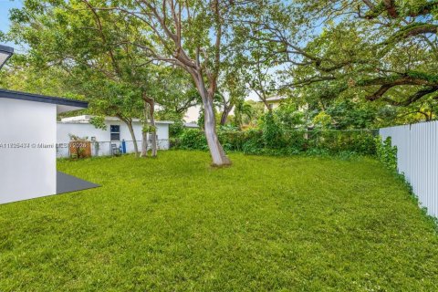 Commercial property in Miami, Florida 147.9 sq.m. № 1864574 - photo 9
